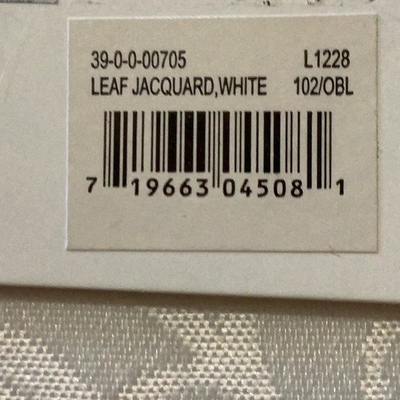 Lenox Leaf Jacquard Tablecloth. - Picture 9 of 9
